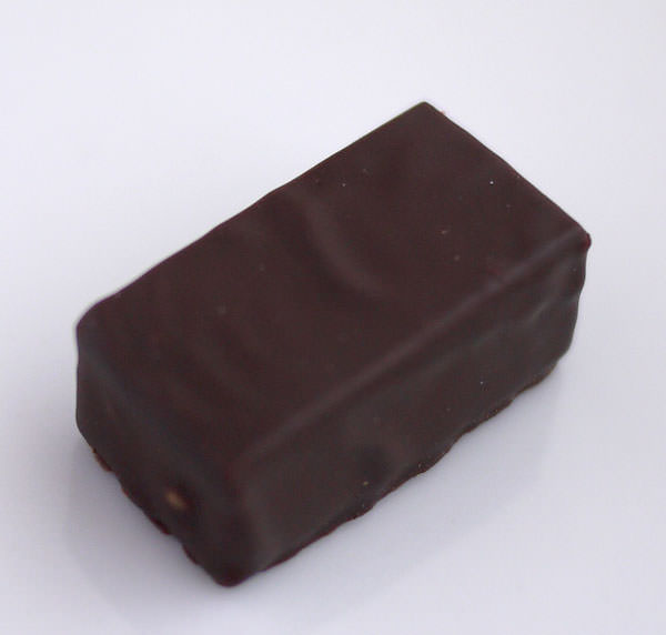 140128-henri-leroux-coffret-amour-madagascar-valentinechocolate4.jpg アンリ・ルルー コフレ・アムール ロゼ マダガスカル 全体画像