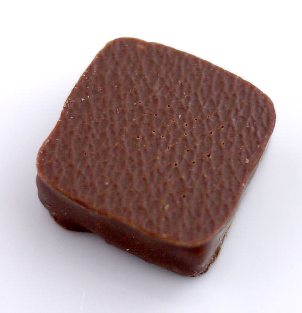 140128-imperialhoteltokyo-noisette-sesame-valentinechocolate2.jpg 帝国ホテル バレンタイン限定チョコレート ノワゼットセサミ 全体画像