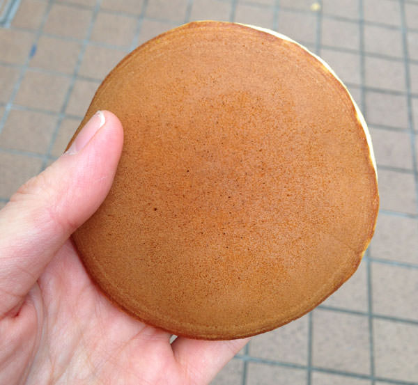 140128-ueno-usagiya-dorayaki5.jpg 上野うさぎやのどら焼き 皮が綺麗に焼けている