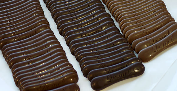 140128-demel-solidchocolate-valentine1.jpg デメル ソリッドチョコ 猫ラベル タイトル画像