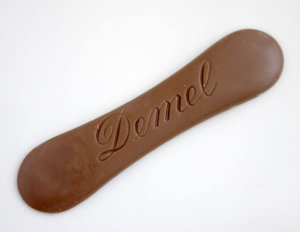 140128-demel-solidchocolate-valentine3.jpg デメル ソリッドチョコ 猫ラベル ミルク