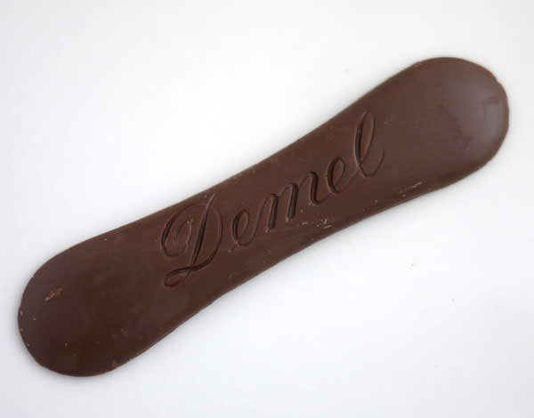 140128-demel-solidchocolate-valentine4.jpg デメル ソリッドチョコ 猫ラベル ヘーゼルナッツ