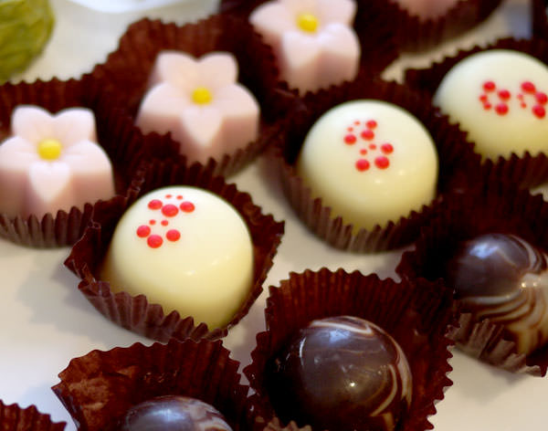 140128-goncharoff-suiraku-yukishiro-valentinechocolate3.jpg ゴンチャロフ 粋楽 雪しろ 和菓子のようなデザイン