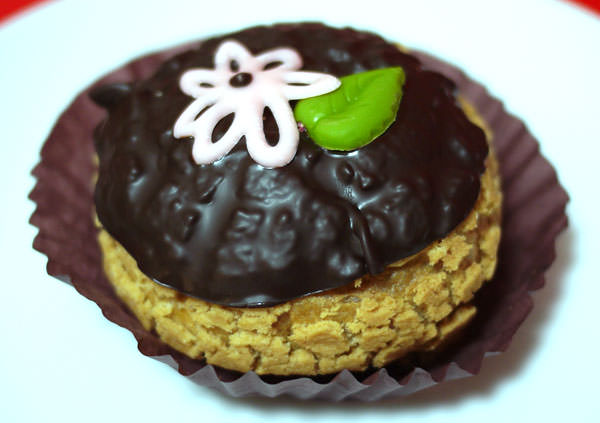 nicolascharles-chocolat-cream-puff02.jpg ニコラシャール うさぎシュークリーム ショコラ 製品画像