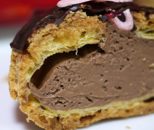 nicolascharles-chocolat-cream-puff04.jpg ニコラシャール うさぎシュークリーム ショコラ 中身アップ