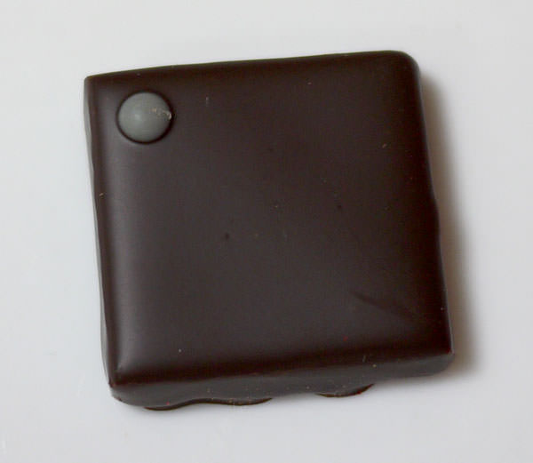 140403-hirsinger-chocolate-peru70-1.jpg イルサンジェー ペルー 70% 外観画像