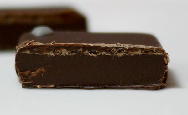 140403-hirsinger-chocolate-peru70-2.jpg イルサンジェー ペルー 70% 断面図