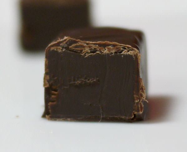 140403-hirsinger-chocolate-regliss2.jpg 銀座イルサンジェー レグリス 断面図