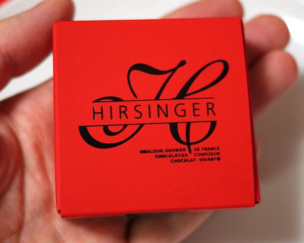 140404-hirsinger-chocolate-box4.jpg イルサンジェーのパッケージ 大きさは小さめ