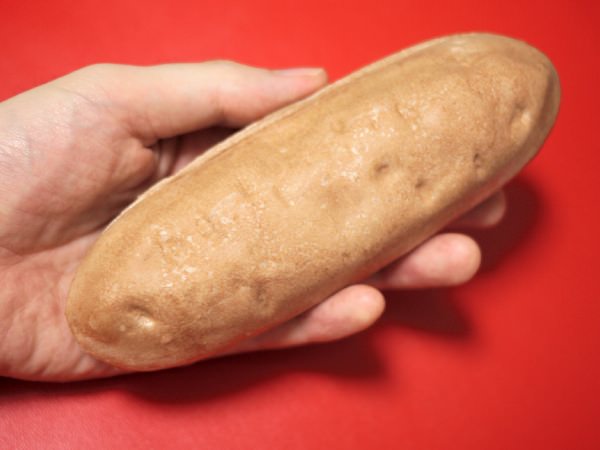 安納芋もなかアイスクリーム 袋から出したところ