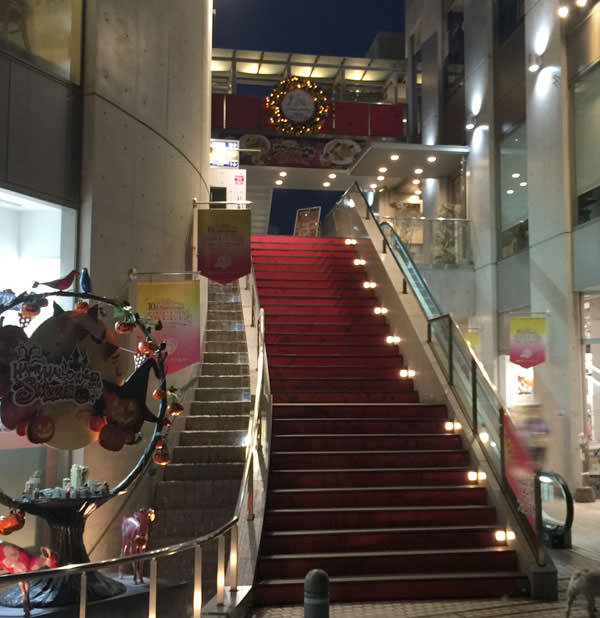 sweetsforest-kyushu-pancake3.jpg スイーツフォレスト 2階に上がる階段