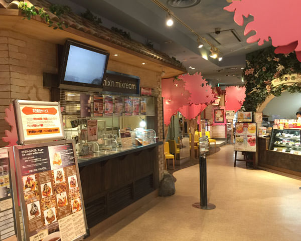 sweetsforest-kyushu-pancake4.jpg スイーツフォレスト 中の様子