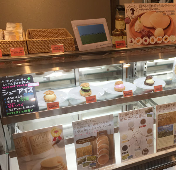 sweetsforest-kyushu-pancake6.jpg 九州パンケーキ シューアイスを売っています