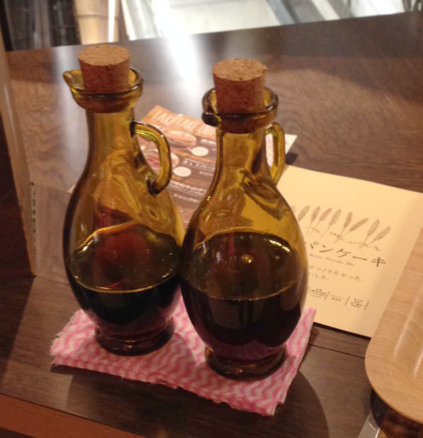 sweetsforest-kyushu-pancake9.jpg 九州パンケーキのメープルシロップ