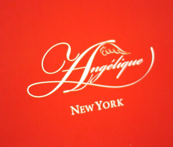 131108-angelique-newyork-crispy-chocolate-donuts01.jpg アンジェリークNYロゴマーク