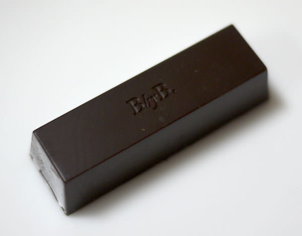 b by b ginza ダークチョコレート マカダミア 外観