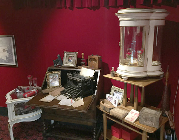 インテリアは銀座店と同じものが置いてある