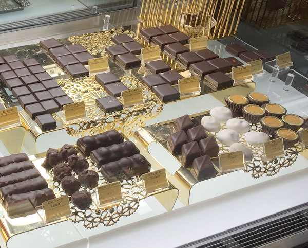 ガラスケースの中のショコラ2